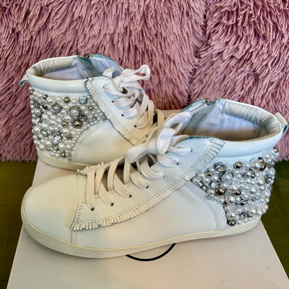 Steve Madden Bayside Tennis Shoes : Women’s size 7.5 - pearl detail - Picture 2 of 8